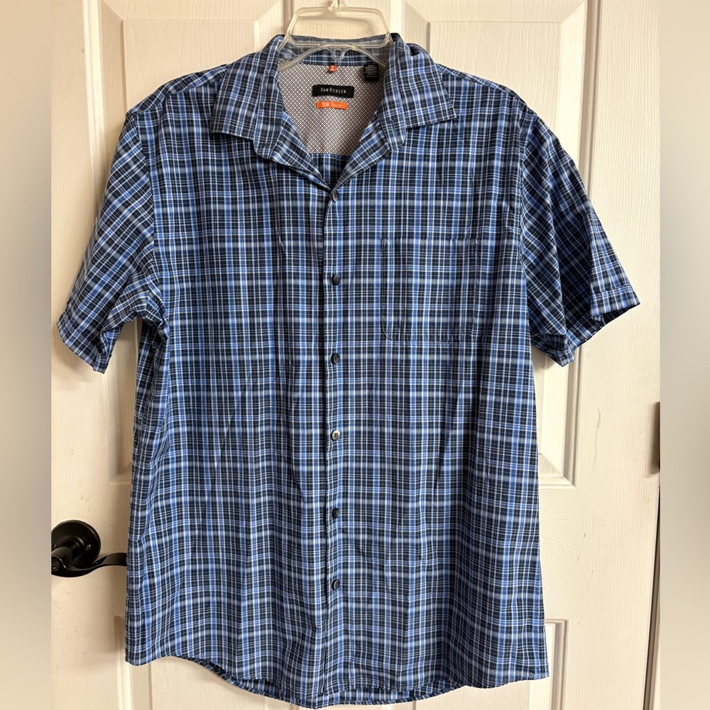 ❤️ Van Heusen Men’s Blue and White Checkered Button Down Shirt